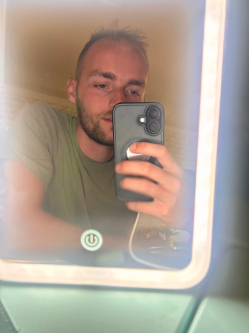M�rk�, 28 �ves adonyi t�rskeres� f�rfi