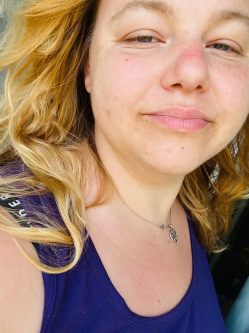 Lujza, 31 �ves sz�razdi t�rskeres� n�