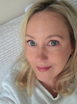 Nikolett, 44 �ves szeksz�rdi t�rskeres� n�