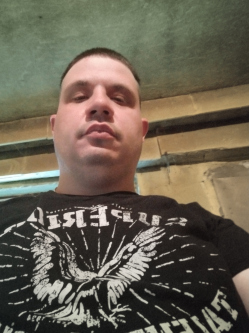 J�nos, 29 �ves ajkai t�rskeres� f�rfi